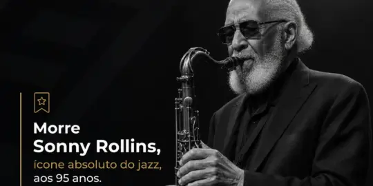 Sonny Rollins tocando saxofone em homenagem após falecimento